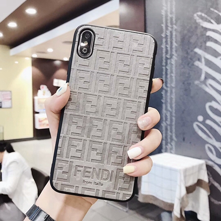 フェンディ fendi スマホケース アイフォーン16plus 