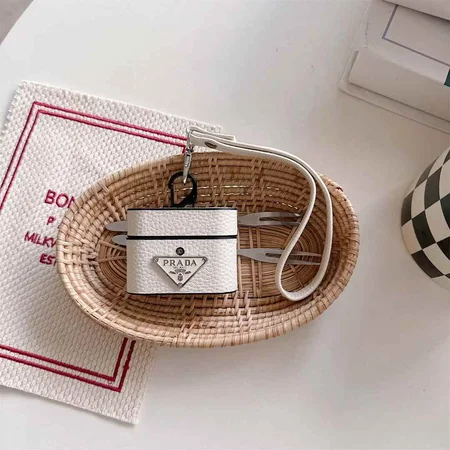 iphone17プロ max カバー プラダ風 