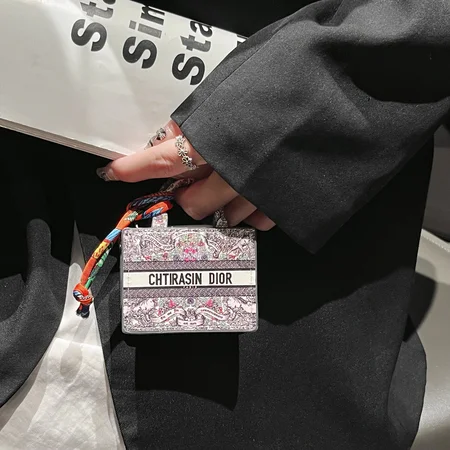 ディオール アイホン16e 収納ケース 