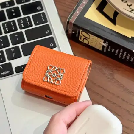  カバー アイホン16e 