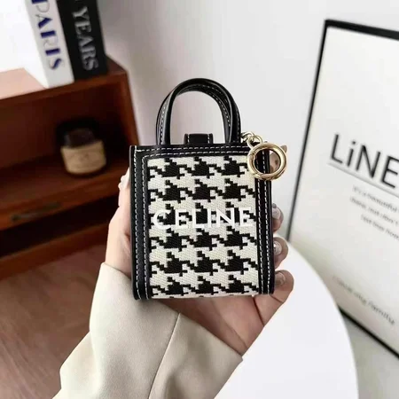 アイフォーン17プロ max ケース セリーヌ 