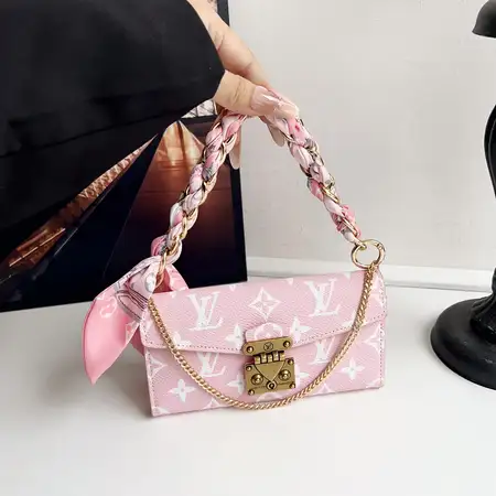 アイフォーン 15 plus ケース gucci グッチ 