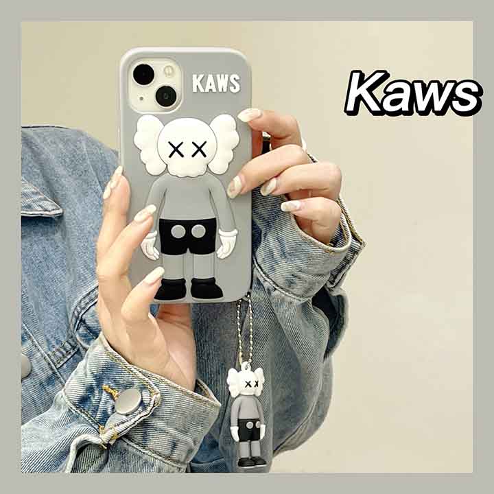 アイフォン 15プロ max カウズ kaws スマホケース 