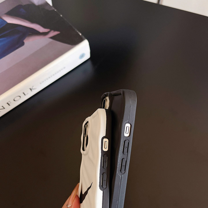 ブランド iphone15plus カバー 