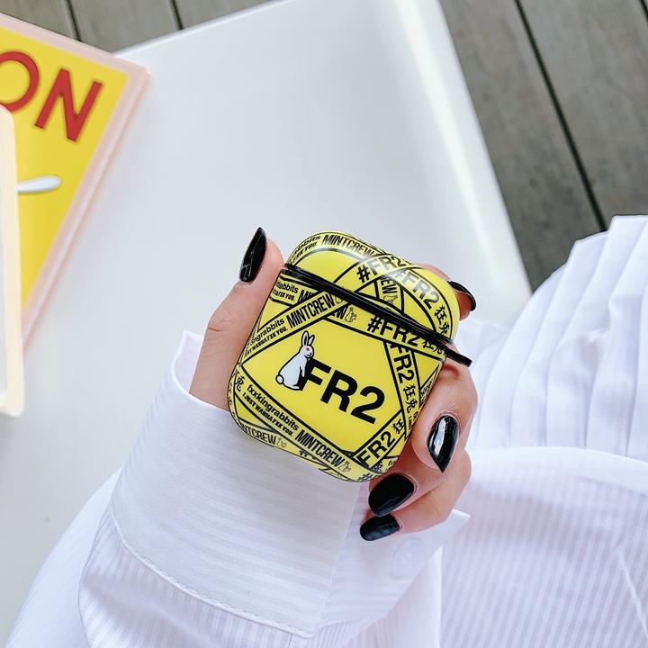 christian louboutin  クリスチャン ルブタン iphone17pro 収納ケース 