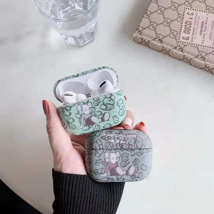 ブランド カバー アイフォン17 