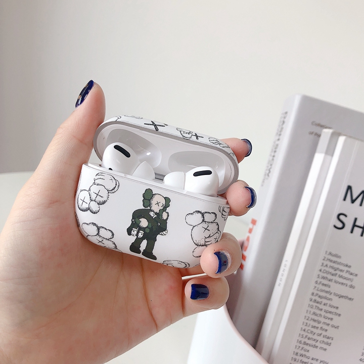 アイフォン17 カルティエ風 ケース