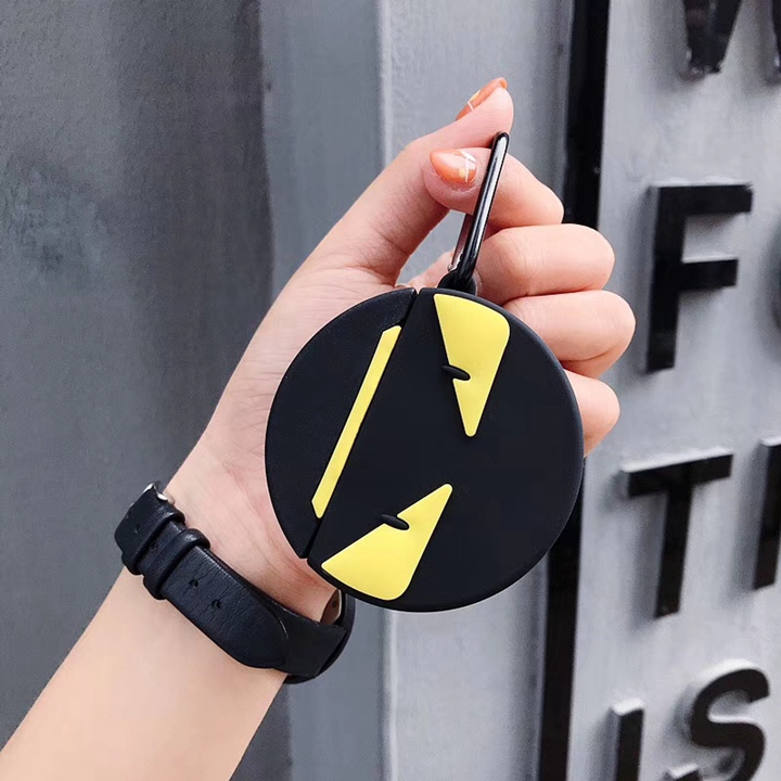 アイフォーン17プロmax ケース fendi 