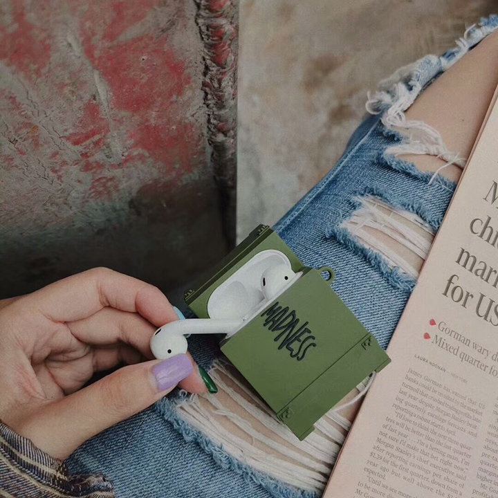 アイフォーン14plus クリスチャン ルブタン christian louboutin ケース