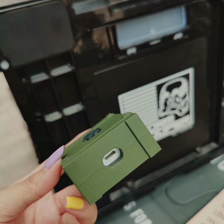 クリスチャン ルブタン アイフォン17plus カバー