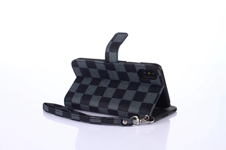 iphone 16プラス christian louboutin  スマホケース  ゴールド