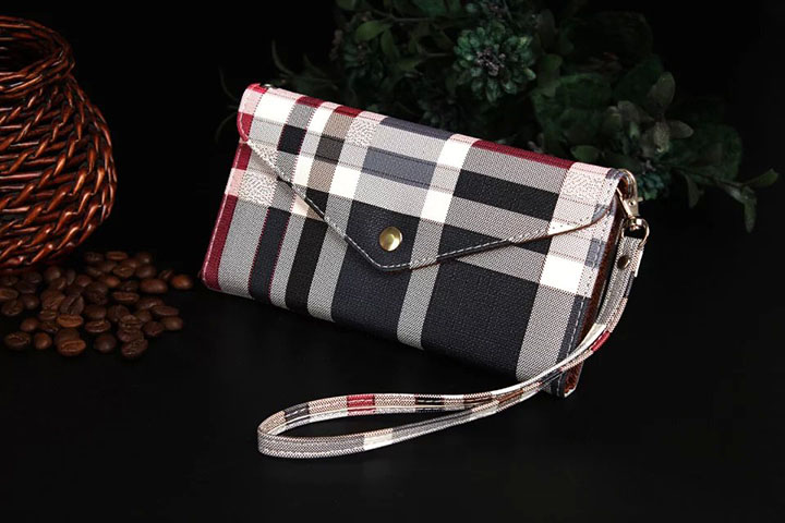 burberry アイフォーン16プロ スマホケース 