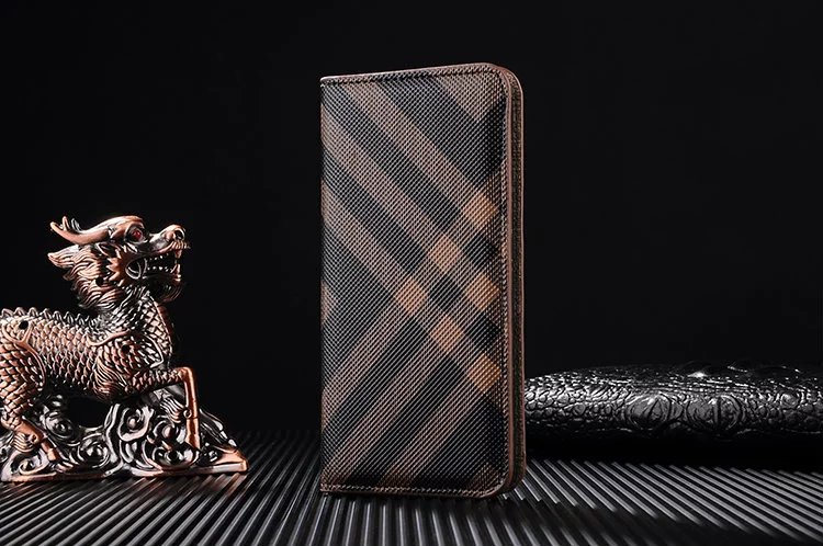 burberry スマホケース iphone16プロ 