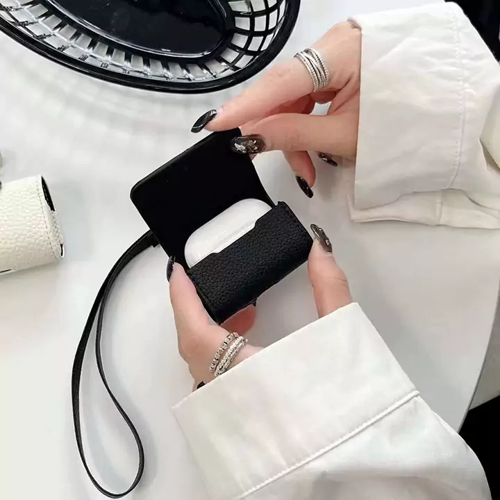 ハイブランド メゾン マルジェラ アイホン16 Plus カバー 