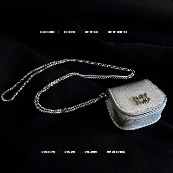 miumiu ミュウミュウ カバー アイフォン17プロmax 