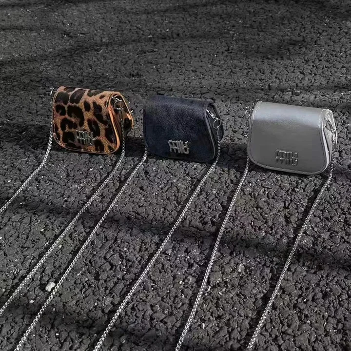 ミュウミュウ iphone17プロ max 