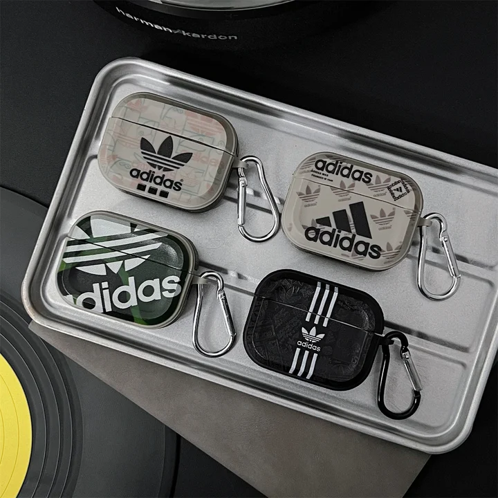 アイフォン17プロ adidas ケース 