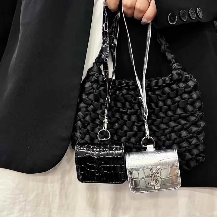 イヴサンローラン風 iphone17pro max ケース 