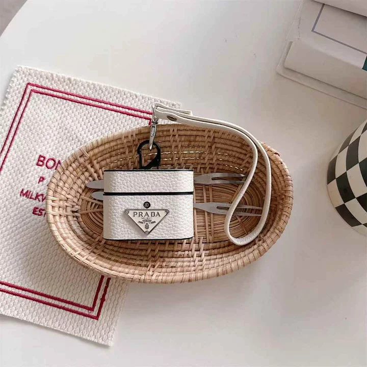 プラダ アイホン17プロ カバー 