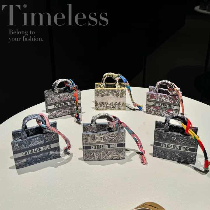 アイフォーン17プロ ディオール風 収納ケース