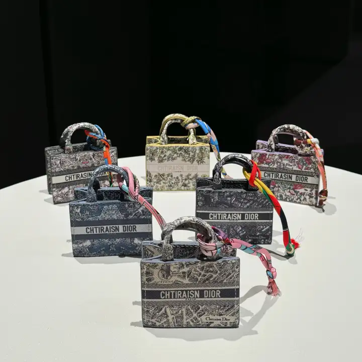 ディオール アイホン16e 収納ケース