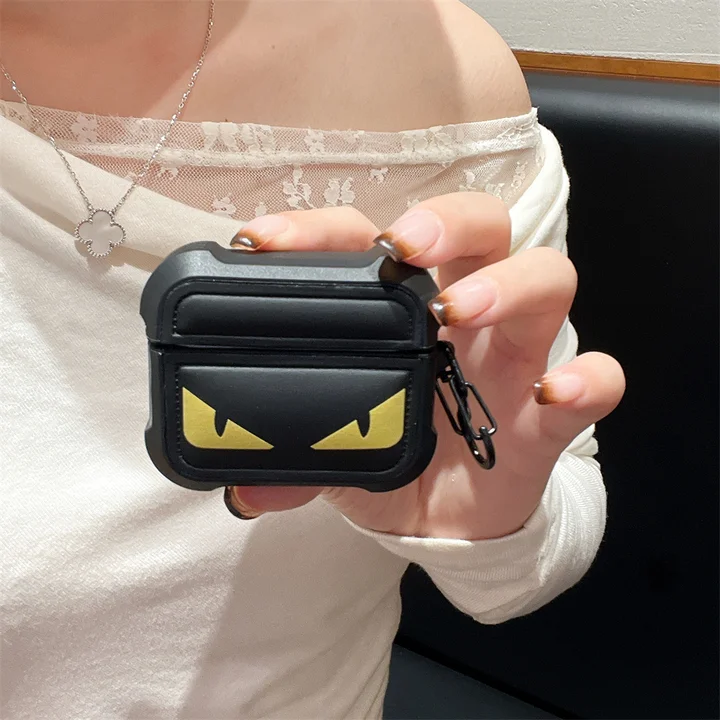 アイフォーン13プロ フェンディ fendi カバー 