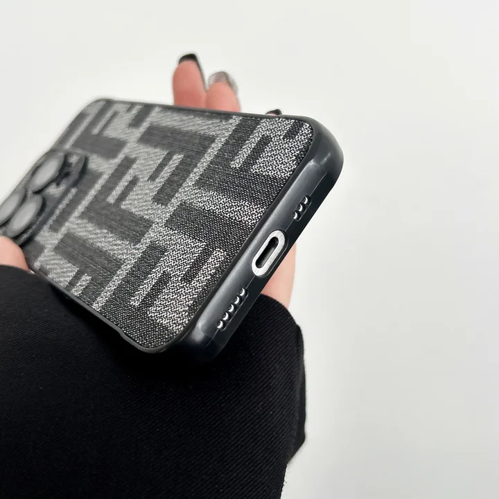 ハイブランド カバー アイホン 16plus フェンディ 