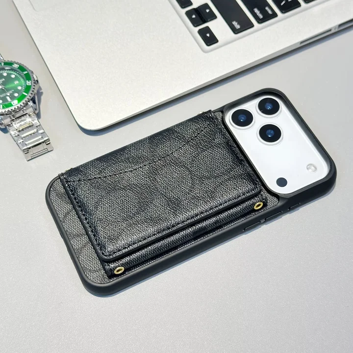コーチ coach  携帯ケース アイフォン17pro 
