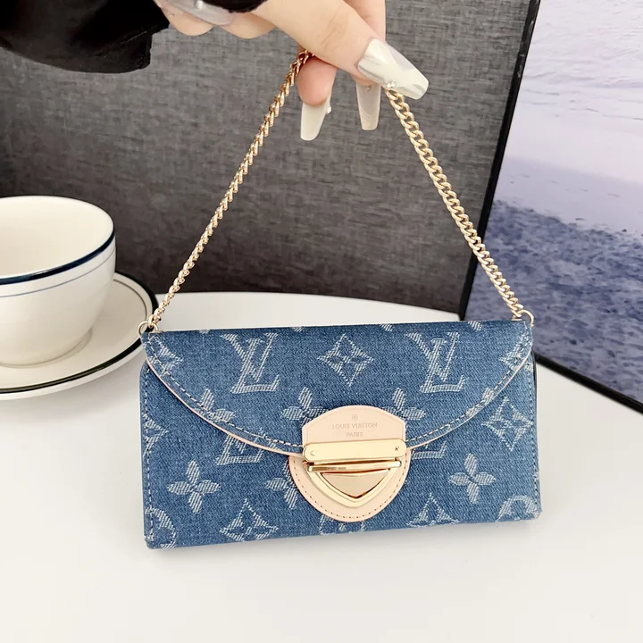 ルイヴィトン アイホン17 ケース  手帳