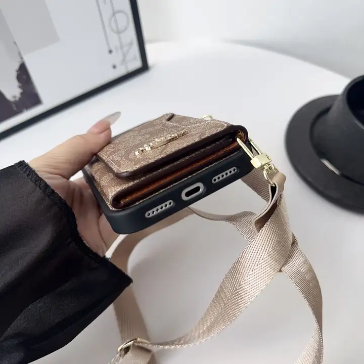 ブランド スマホケース iphone17プロ coach
