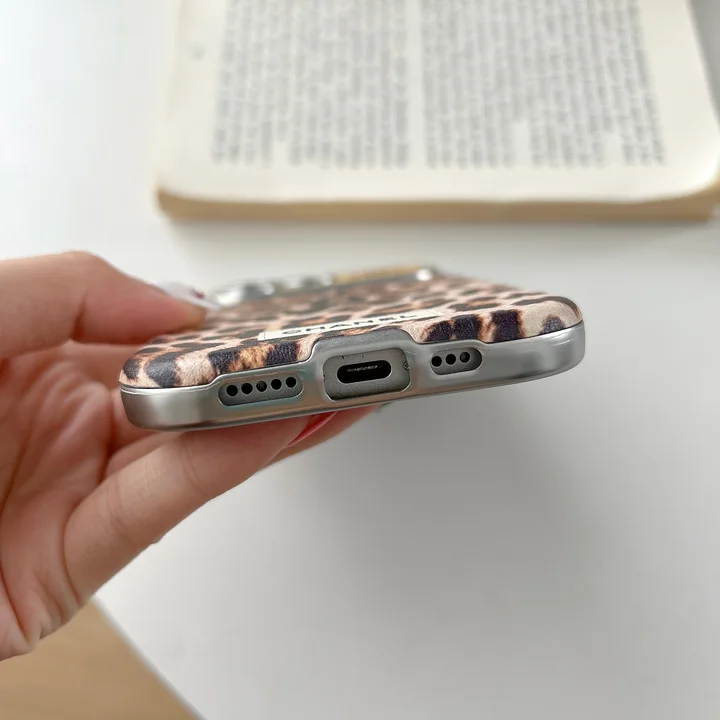 ブランド カバー アイフォーン17pro chanel風 