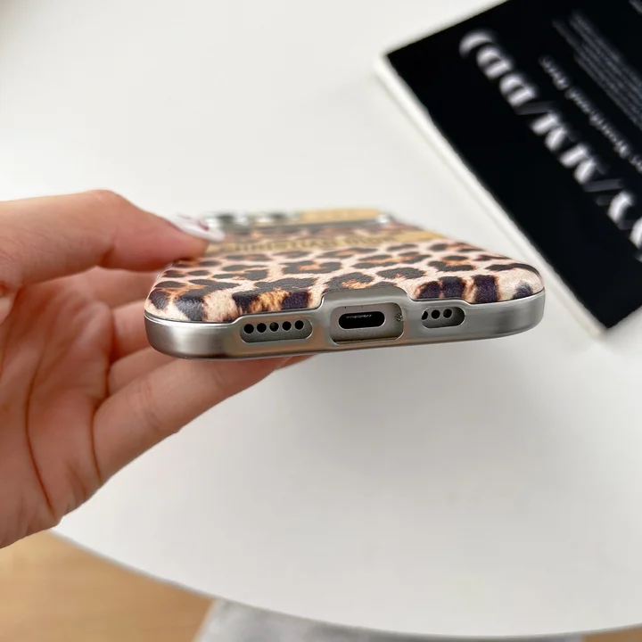 ハイブランド カバー アイフォン16 dior風 