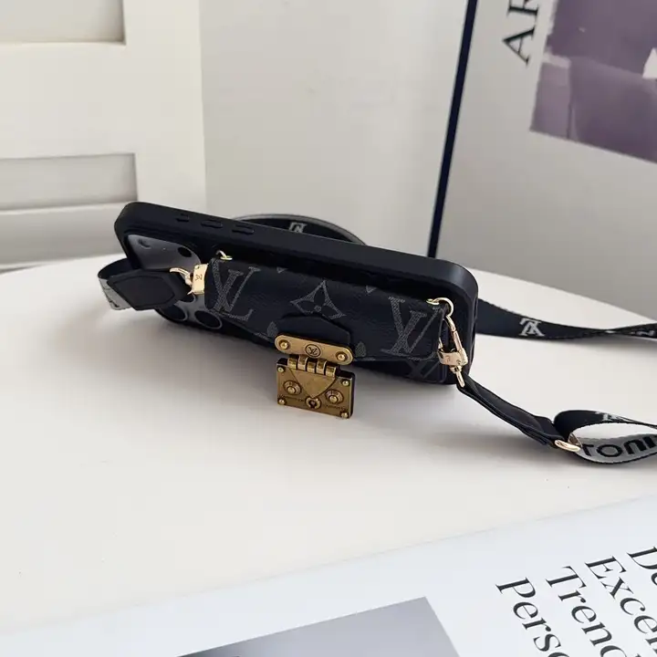 ブランド カバー アイフォン17pro 