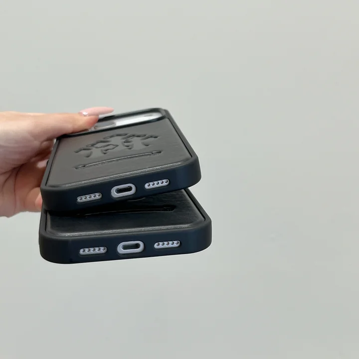 ハイブランド アイフォン17プロ カバー