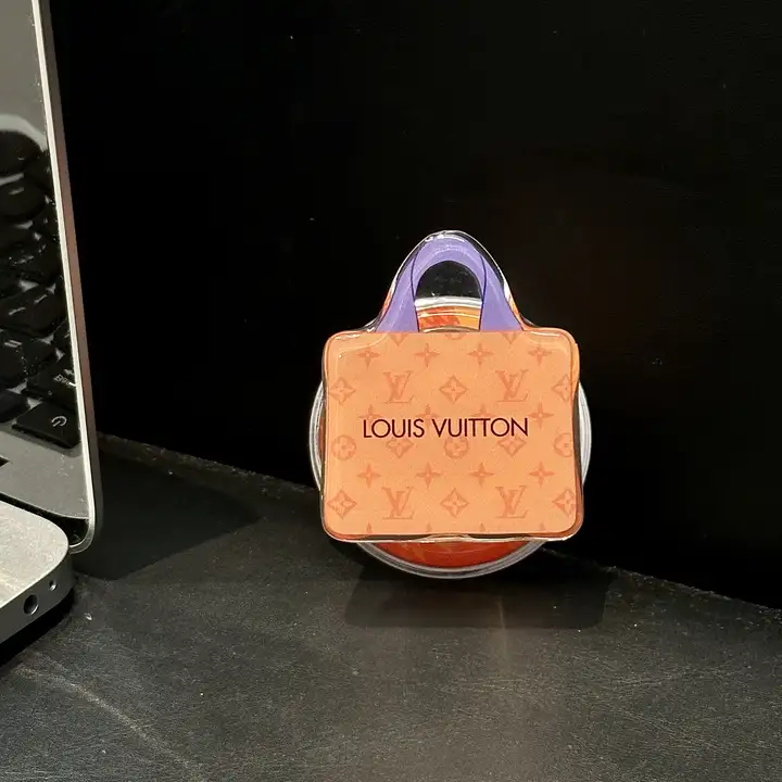 lv アイホン17