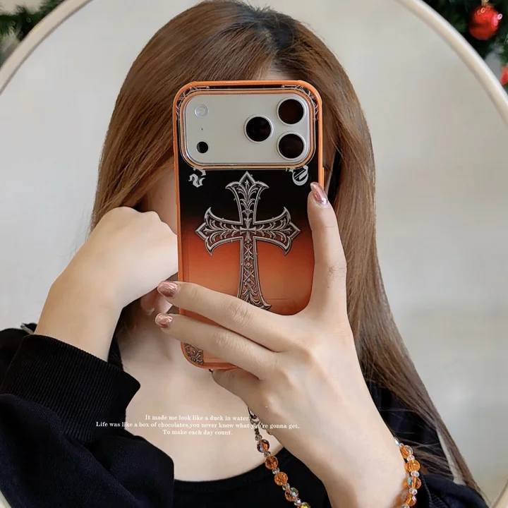 アイフォーン17plus chrome hearts カバー 
