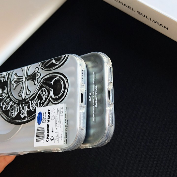 ブランド カバー アイフォーンiphone17pro chrome hearts